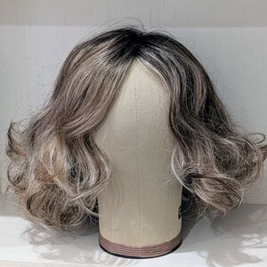 WOMEN'S AVERAGE SIZE HAND-TIED SHORT WAVY SYNTHETIC WIG - Not Heat-resistant